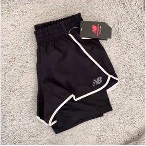 🪞 NWT new balance logo lightly lined flare active sport shorts in black white